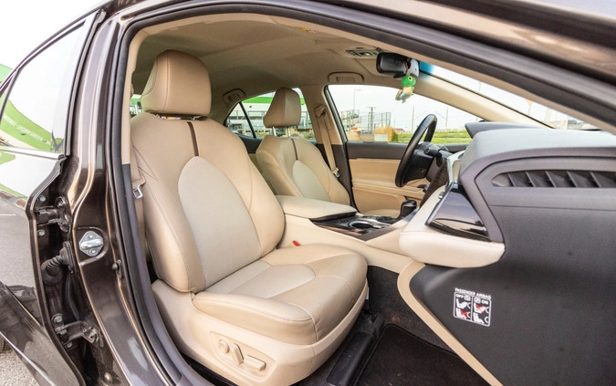 Toyota Camry cena 96900 przebieg: 174000, rok produkcji 2019 z Wrocław małe 781